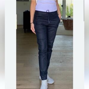 Bevy‎ Flog Navy Nansi Blue Snake Vegan Leather Joggers Size 29